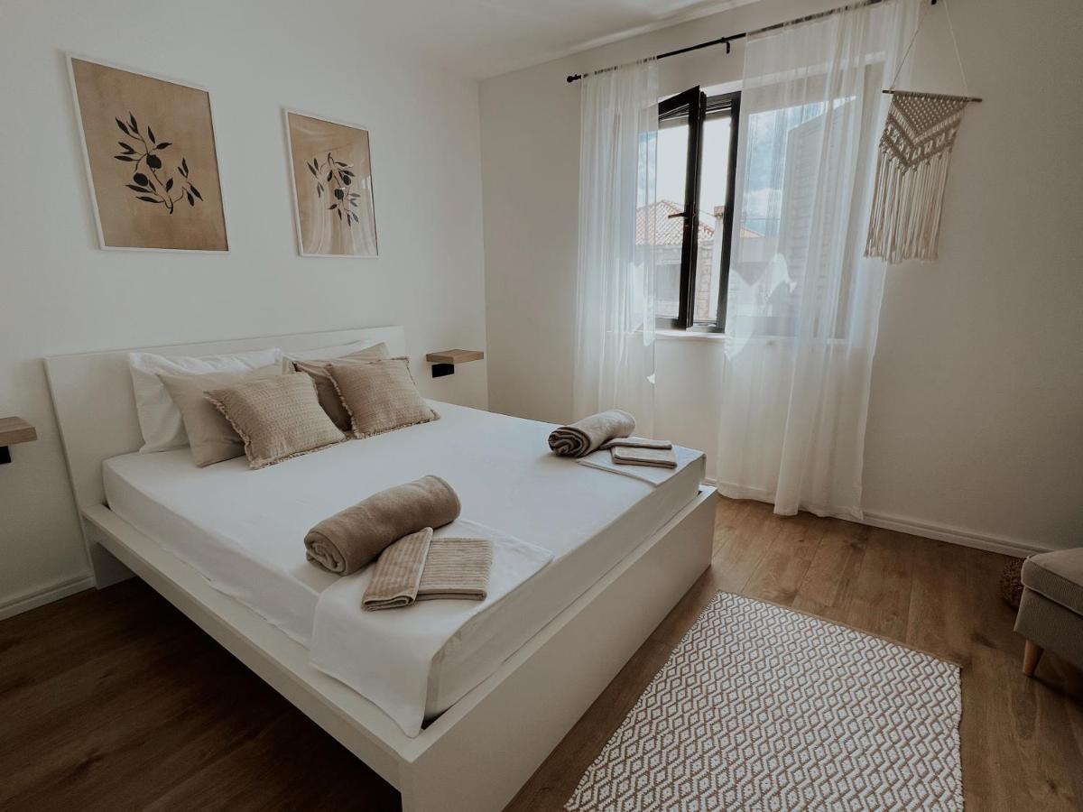 Dawn & Dusk - Modern Two Bedroom Apartment With Mountain Views Cilipi Luaran gambar
